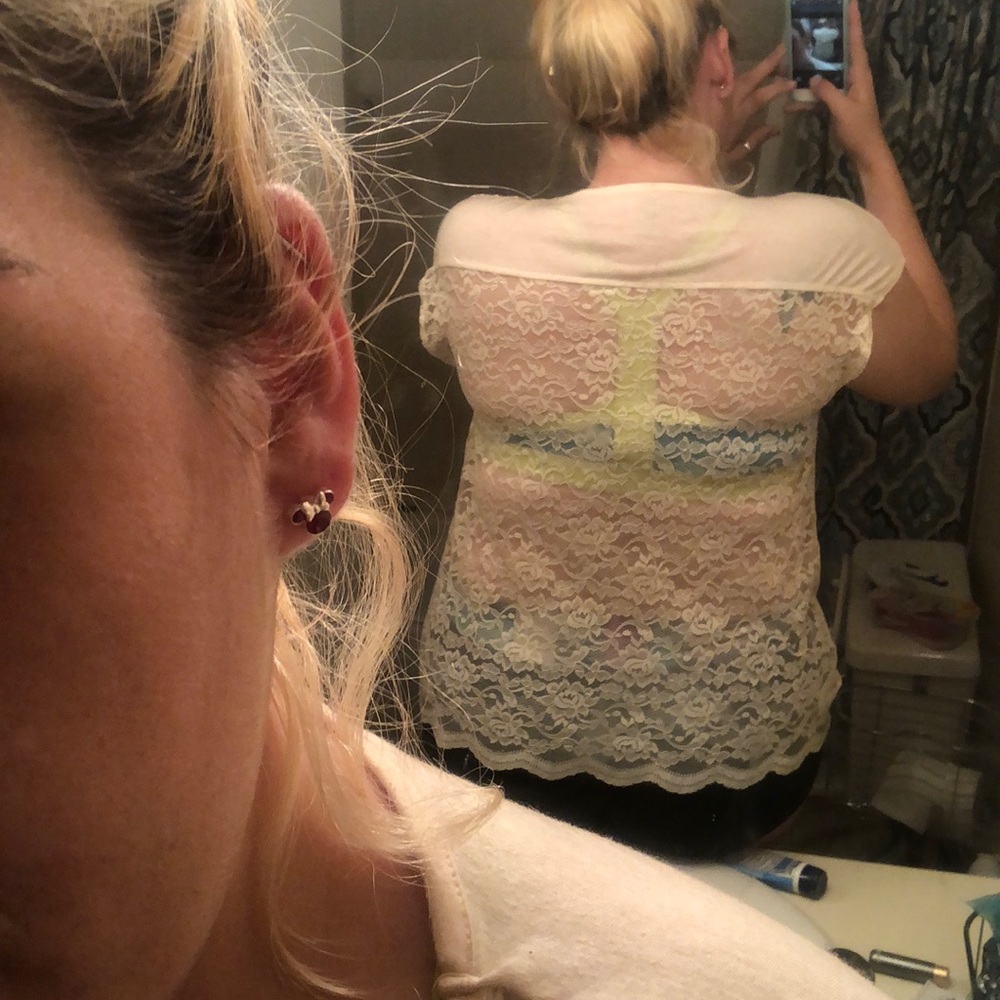 Laceback Jessica Simpson shirt